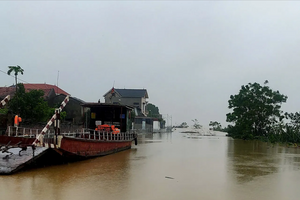 Ngày đầu vận hành chính quyền địa phương 2 cấp: Cán bộ đi đò đến trụ sở ở Hà Nội