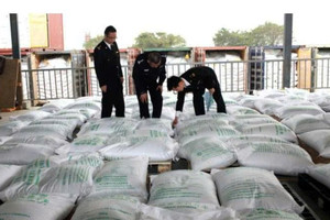 Triệt phá đường dây buôn lậu 2.803 tấn gạo trị giá hơn 107 tỷ đồng, tiêu hủy toàn bộ sản phẩm