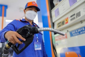Doanh nghiệp 'kêu' vì chiết khấu xăng dầu giảm mạnh, Bộ Công Thương nói 'phải chấp nhận quy luật thị trường'