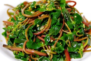 Loại rau từng bị xem là cỏ vườn, nhìn thấy là nhổ vứt đi nay thành đặc sản 'xanh – sạch – quý', giá cao ngỡ ngàng