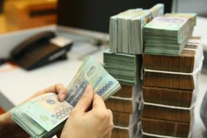 Lãi suất liên ngân hàng tăng gấp 4 lần, Ngân hàng Nhà bước bơm hơn 90.000 tỷ chỉ trong 1 tuần