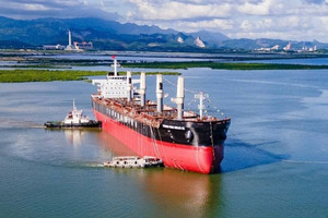 Doanh nghiệp Việt Nam vừa bàn giao siêu tàu 45.000 tấn, khẳng định đẳng cấp trong ngành hàng hải