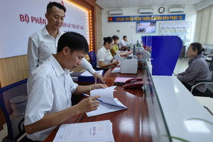 Từ nay, chính thức bỏ hình thức kỷ luật giáng chức và hạ bậc lương đối với cán bộ, công chức vi phạm