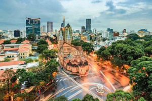 Nơi duy nhất Việt Nam có đường bay nội thành, người dân di chuyển bằng máy bay trong thành phố