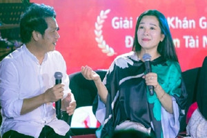 Một ngôi sao ở Việt Nam đi hát 'mỗi mùa lễ hội mua một cái nhà'