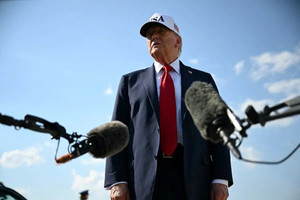 Từ hôm nay, ông Trump có thể gửi thư thông báo mức thuế quan mới tới hàng loạt quốc gia
