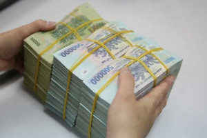 Người dân gửi tiết kiệm kỷ lục hơn 7,5 triệu tỷ đồng vào ngân hàng