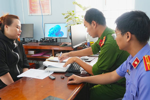 Cô gái không trả lại tiền cho người chuyển khoản nhầm đối diện mức phạt nào?