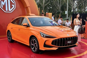 MG5 2026 chào sân với mức giá hơn 200 triệu, trang bị hiện đại và hiệu năng ấn tượng, là đối trọng đáng gờm của Honda Civic 1.5T