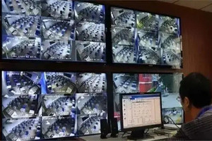 Nam sinh giỏi nhất tỉnh thi đại học lại xếp cuối bảng, xem video giám sát thấy chỉ nộp 3 tờ giấy trắng, biết lý do đằng sau ai cũng bật khóc