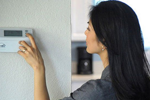 Vì sao khách sạn thường để nhiệt độ điều hòa rất lạnh?