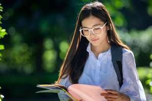Học ngành Ngôn ngữ Anh, ra trường làm gì, lương tháng bao nhiêu?