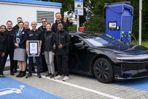 Chỉ một lần sạc, xe điện chạy hơn 1.200km, lập kỷ lục Guinness mà không cần bất cứ hỗ trợ nào