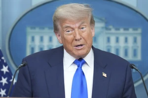 Không hài lòng với Nga, Tổng thống Mỹ Trump đồng ý gửi thêm vũ khí tới Ukraine