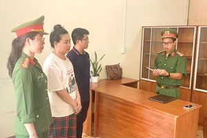 Bắt nhân viên giao hàng Nguyễn Thị Hồng Ngọc