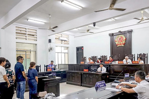 Tuyên án tù nhóm cán bộ cảng Cam Ranh nhận hối lộ