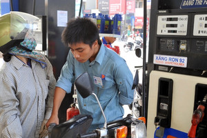 Giá xăng dầu tăng trở lại, dầu diesel có mức tăng cao nhất