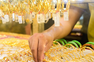 Giá vàng hôm nay 10/7/2025: Vàng tụt dốc, ‘cá mập’ có kéo được lên, SJC ra sao?