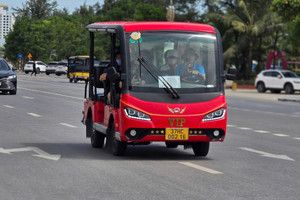 Hàng trăm chủ xe điện ở Cửa Lò hoang mang trước nguy cơ phải dừng hoạt động