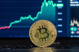 Bitcoin bùng nổ, vượt mốc 112.000 USD