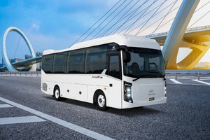 Hãng xe Việt Kim Long Motor trình làng 2 mẫu ô tô bus mới