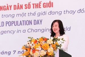 Bộ Y tế: Đề xuất hỗ trợ tiền mặt, hiện vật với gia đình sinh con một bề, có 2 con gái