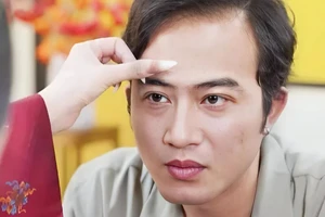 Vụ nghệ sĩ Việt quảng cáo phun chân mày để cải vận: Tiếp tay mê tín trục lợi