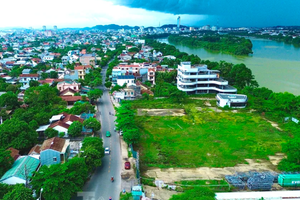 Tổ hợp thương mại dịch vụ hơn 200 tỷ nằm bên bờ 'trái tim' thành phố ít dân nhất Việt Nam vẫn án binh bất động sau nhiều năm