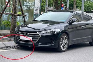Tranh cãi việc đỗ xe chưa đè lên miệng cống thoát nước vẫn bị CSGT xử phạt