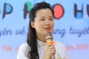 Khủng hoảng của Làng Háo Hức và MC Minh Trang