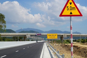 Sau sáp nhập, biển báo trên cao tốc sẽ cập nhật như thế nào?