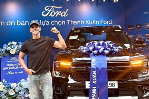 Đã có Mercedes-Benz C 250 và BMW X5, diễn viên Bình An vẫn ‘chốt đơn’ Ford Everest và lập tức làm điều đặc biệt sau khi nhận xe