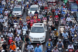Hà Nội sắp tăng lệ phí trước bạ, phí cấp biển và phí gửi xe đối với xe xăng, dầu