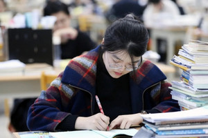 Quốc gia láng giềng của Việt Nam ra yêu cầu chuẩn mới trong tuyển dụng, trình độ Cử nhân vẫn chật vật tìm việc làm