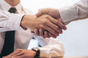 Bán bảo hiểm kèm dịch vụ ngân hàng có thể bị phạt tới 500 triệu đồng