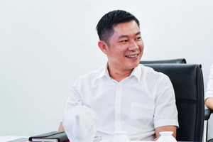 Cổ phiếu tăng trần 16 phiên trong tháng, cựu Chủ tịch bỏ túi hàng chục tỷ đồng