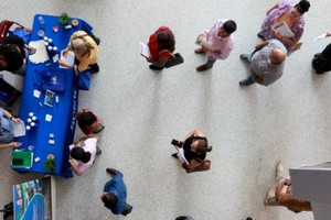 Tiến sĩ nộp hơn 700 hồ sơ xin việc vẫn trắng tay vì 'con dao hai lưỡi' này