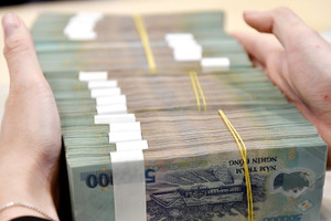 Lãi suất ngân hàng hôm nay 15/7/2025: Gửi từ 100 triệu đã được tặng thêm lãi suất