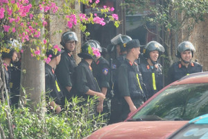 Hàng chục cảnh sát khám xét nhà một trùm giang hồ ở Thanh Hóa