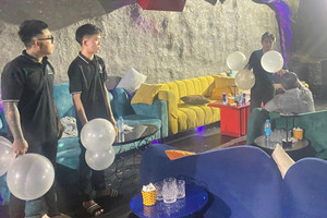 Bắt chủ quán bar sinh năm 2000