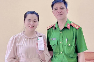 Nhận được 200 triệu đồng từ tài khoản lạ, chị Thảo bảo lưu rồi báo ngân hàng, công an lập tức vào cuộc