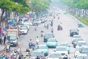 Hiện trạng giao thông vành đai 1 Hà Nội sắp cấm xe máy chạy xăng