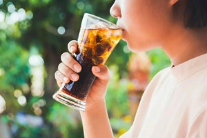 Từ 2026, uống nước ngọt sẽ đắt đỏ hơn vì lý do này