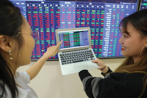 [LIVE] Thị trường 16/7: VN-Index cân bằng sau cú 'đánh úp', nhóm BĐS dẫn dắt