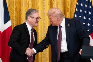 Ông Trump nói Anh sẽ chiến đấu vì Mỹ, hoài nghi EU và NATO