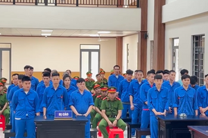 Tuyên án hàng trăm năm tù hơn 30 người