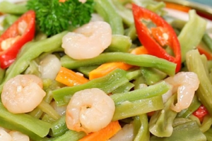 Ở chợ có loại rau trông 'như nắm cỏ', từng chỉ dùng cho vua chúa, nay được săn đón với giá đắt hơn thịt: Dân sành ăn đổ xô tìm mua