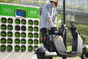 Sạc pin không phải giải pháp duy nhất cho người dùng xe máy điện