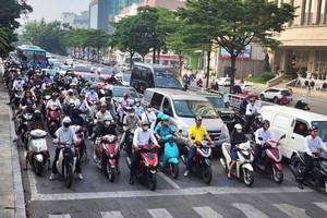 Hà Nội: Người dân được hỗ trợ lên đến 5 triệu đồng khi đổi từ xe máy xăng sang xe điện