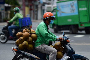 Xoá sổ 400.000 xe máy xăng chạy dịch vụ: TPHCM cho tài xế vay tiền mua xe điện